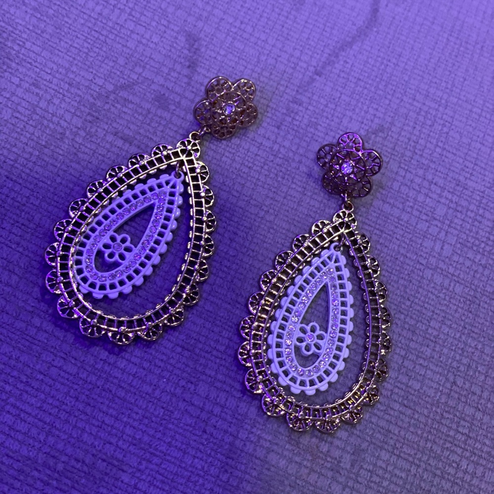 Costume jewelry dangly chandelier earrings